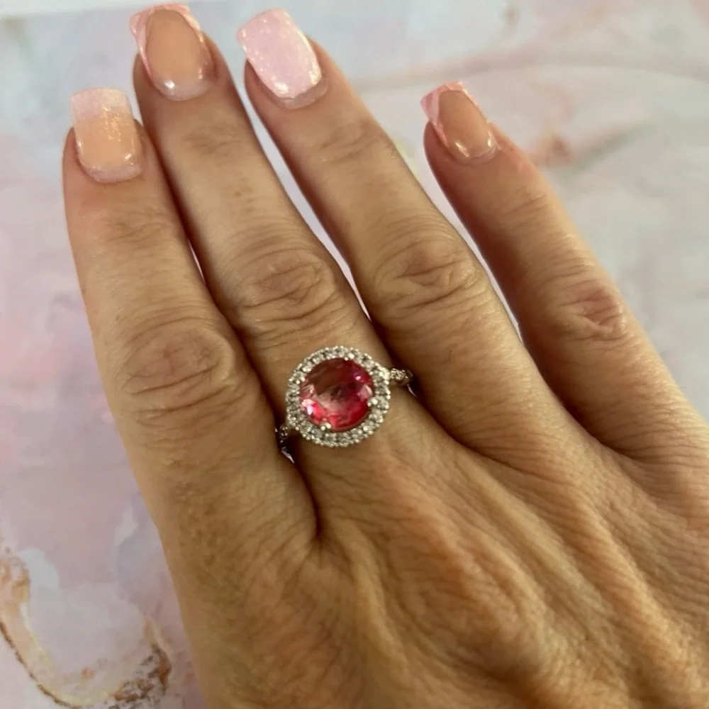RBP2856 Main Stone: Lab Created Pink Ombre Crystal Matérials: Rhodium Plate Sz 9